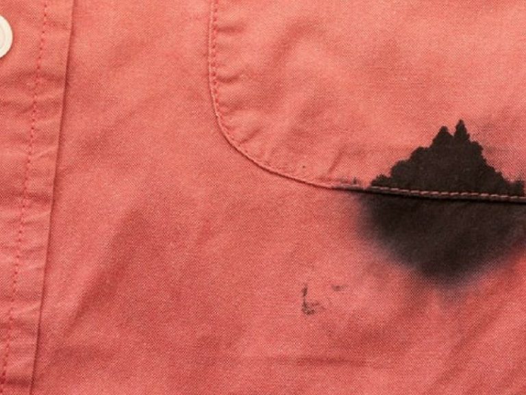 Ikut Tip Ini Jika Mahu Hilangkan Kesan Dakwat Pada Baju. Ibu Jangan Marah-marah Ya!