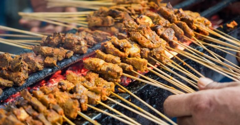 Sediakan Sate Raya Sendiri Tapi Jangan Sampai Lidi Terpatah, Begini Caranya!
