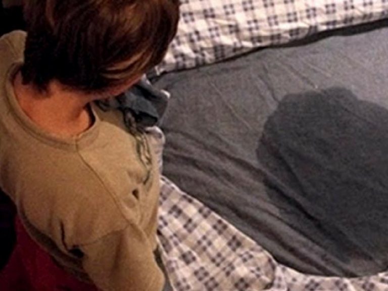 Ibu-Ibu Cuba Tip & Cara Psikologi Ini  Untuk Elak Anak Kencing Malam Atas Tilam. Gerenti Membantu!
