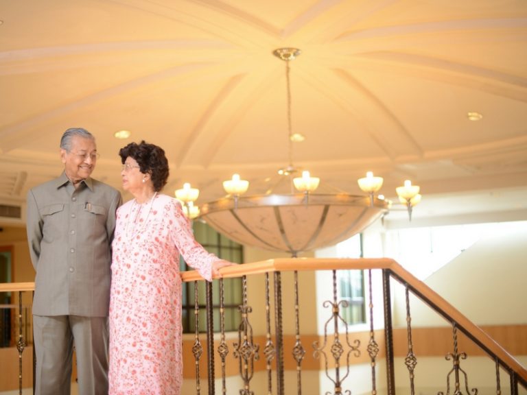 Cinta Orang Dulu-Dulu Hebat, Kekal  Sweet Sampai Sekarang, Rupanya Ni Cara Zaman Mak-mak Kita Bercinta!