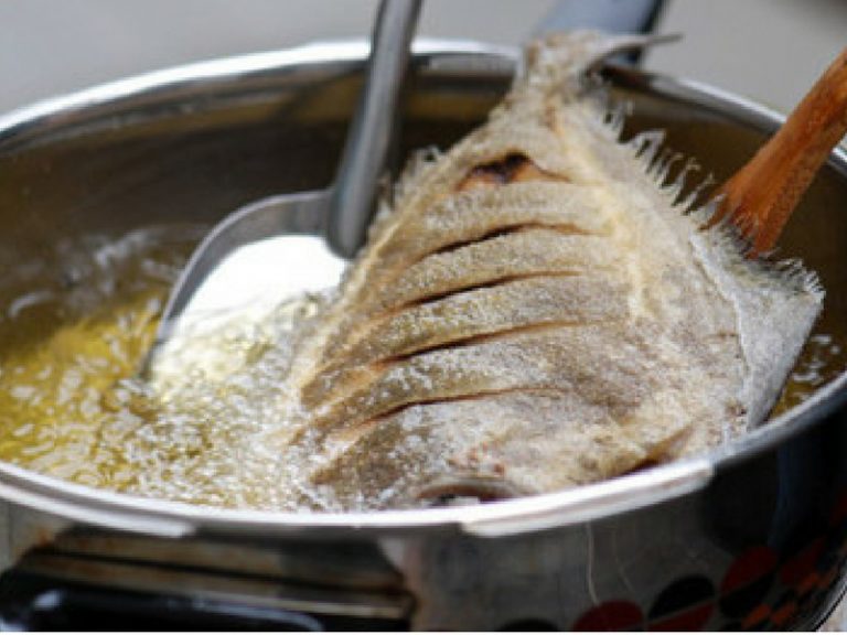 Petua Ini Bantu Elak Makanan Melekat Di Kuali Dan Buat Gorengan Lebih Garing Serta Enak