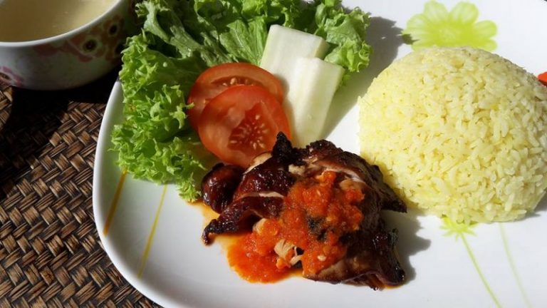 Rahsia Resipi Nasi Ayam Enak Lagi Terangkat, Perlu Guna Bahan ‘Istimewa’ Ini. Confirm Sedap!