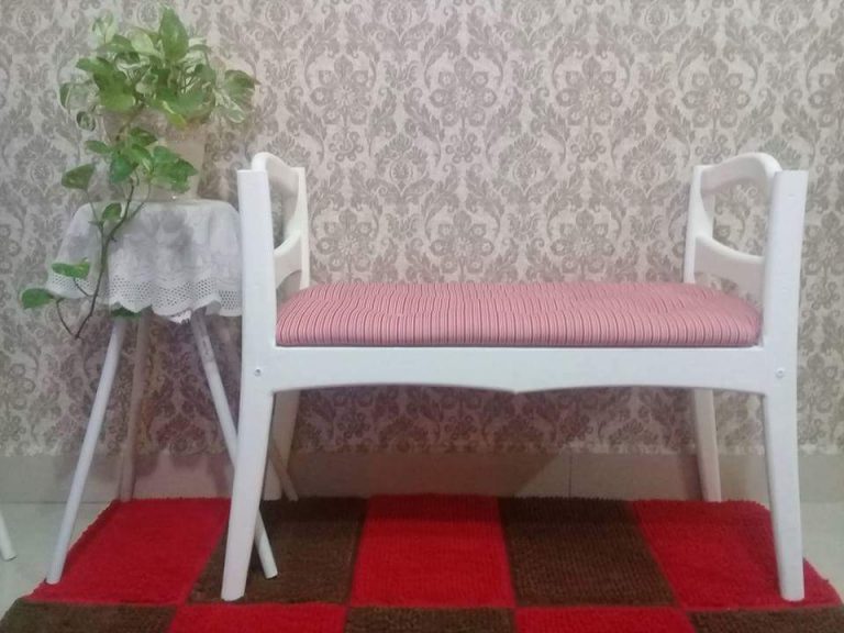 Kerusi Makan Rosak, Berubah Jadi Sofa Kayu. Wow Idea Awesome!