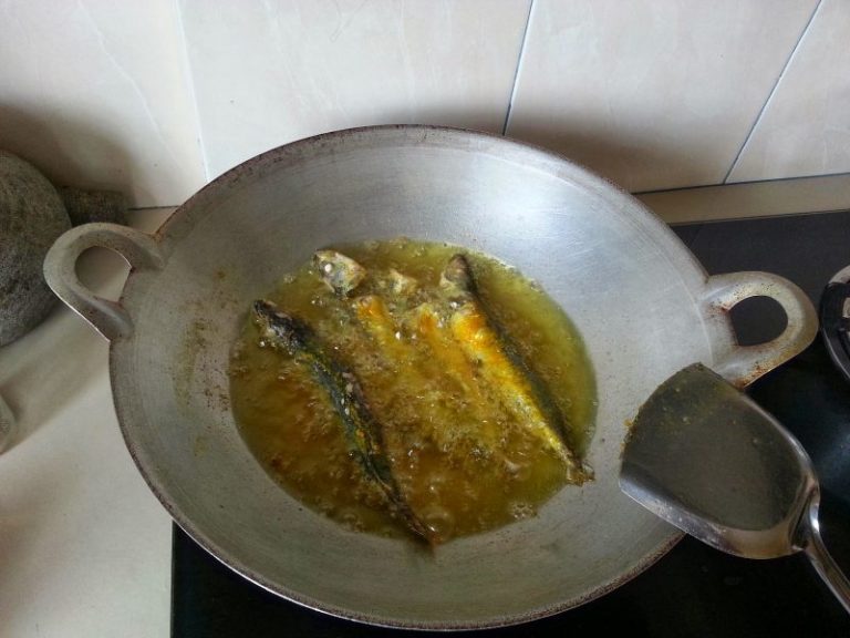 Ikan & Makanan Melekat Pada Kuali Ketika Di Goreng,  Ibu Boleh Cuba 5 Petua Ini, Makanan Digoreng Pun Makin Sedap!