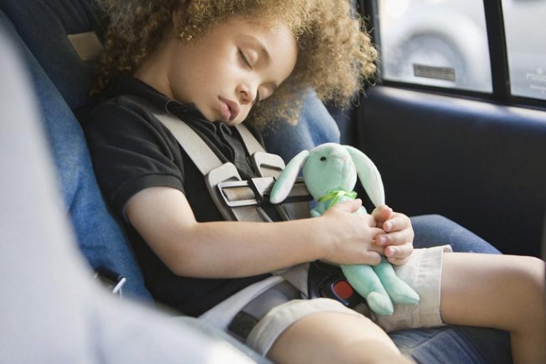 8 Tip Biasakan Anak Guna Carseat, Ibu Ayah Wajib Buat Langkah Ni Supaya Tak Menyesal Dikemudian Hari.