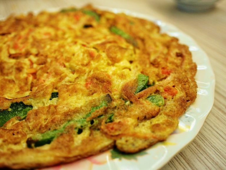 8 Cara Telur Dadar Jadi Lebih Gebu & Sedap. Lembut Pulak Tu. Ibu-Ibu Kena Buatkan Ni Untuk Anak!