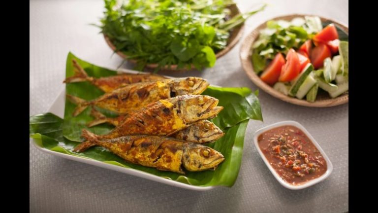 Petua Goreng Ikan Lebih Rangup Dan Terlajak Sedap, Jangan Abaikan 5 Bahan Istimewa Ni, Kena Buat!