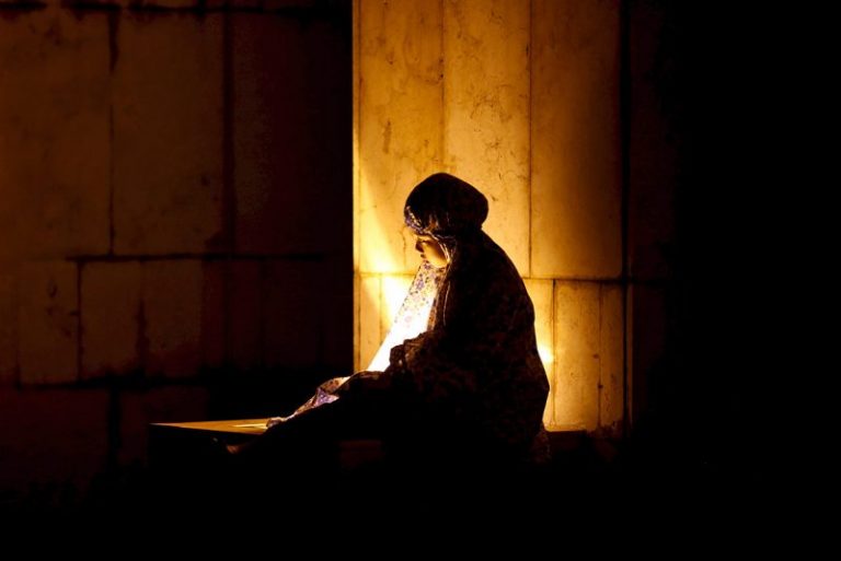 Panduan Solat Terawih Ringkas, Mudahkan Ibu Nak Buat Sendiran Di Rumah!