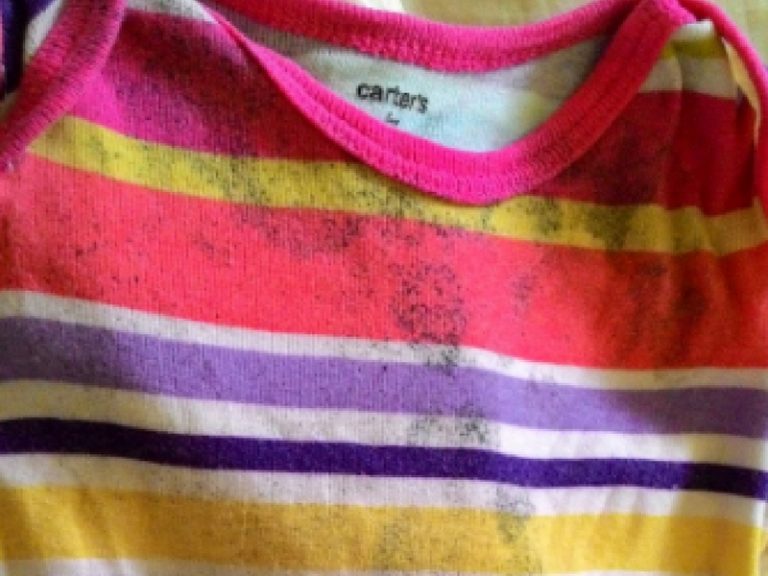 Petua Hilangkan Bintik Hitam Pada Baju. Ikut Langkah Ini Ibu-Ibu, Tak Perlu Pening Kepala Lagi!