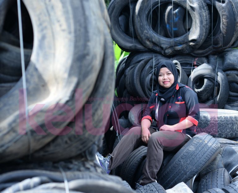 Wanita Ni Jual Tayar Buruk Pun Boleh Hidup Senang!