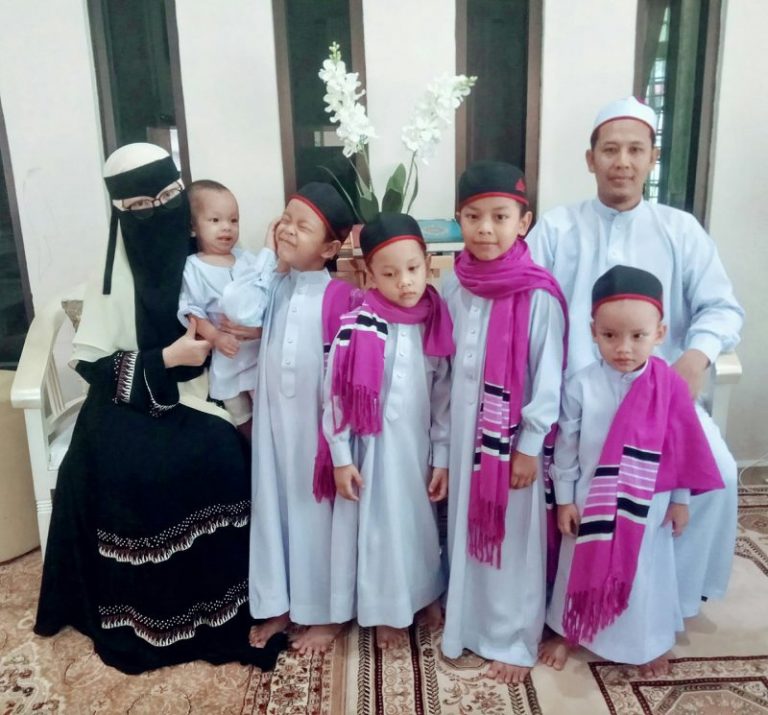 Dikurniakan Berderet Anak Lelaki, 5 Kesemuanya! Ibu Ini Rasa Cukup Bersyukur!