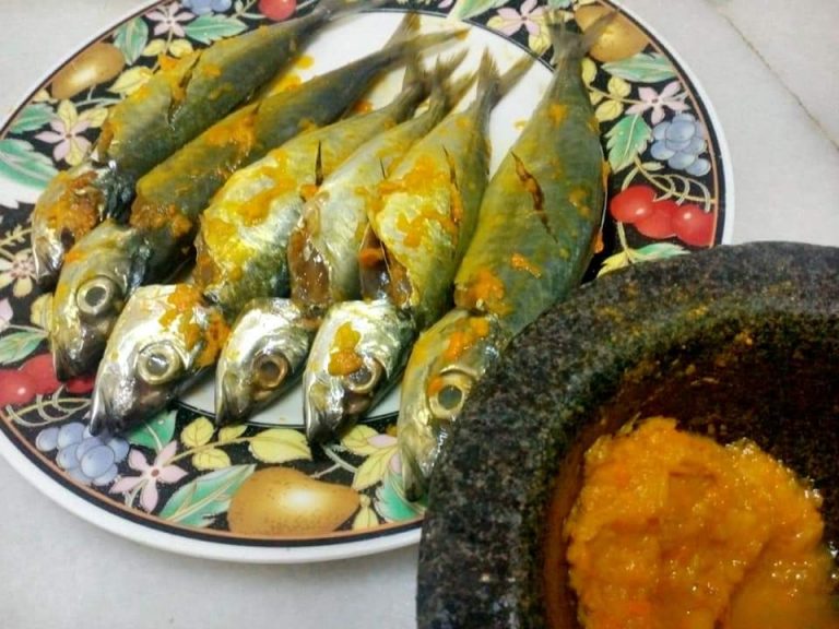 Goreng Ikan Style Orang Dulu Kena Ada Ramuan Garam Kunyitnya. Itu Rahsia Nak Lagi Sedap!