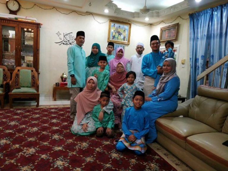 Rayu Mak Tinggal Serumah, Pelbagai Syarat Harus Ditunaikan. Pun Begitu, Tidak Patahkan Semangat Anak Ini!