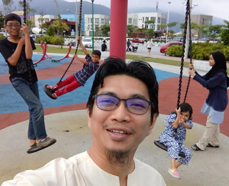 Suami Ni Nak Beri ‘Me Time’ Pada Isterinya, Ni Helah Dibuat Agar Anak ‘Berkepit’ Pula Dengannya!