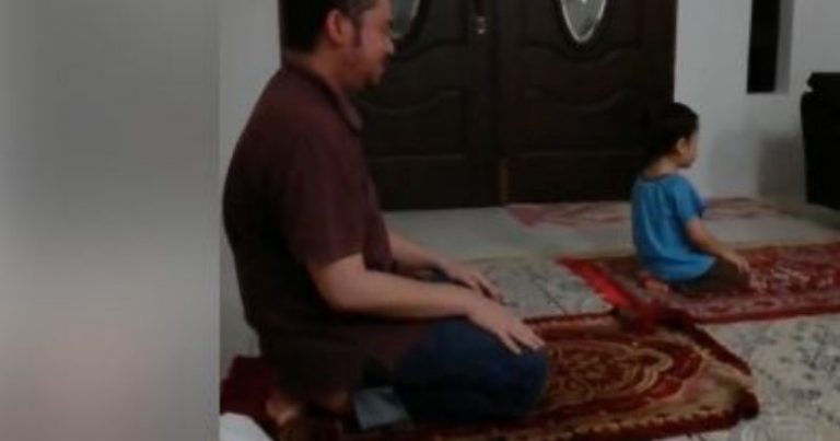 “Apabila Diajak Berjemaah, Adam Asyik Nak Jadi Imam”. Ibu Dedah Rahsia Setelah Viral Video Anaknya Usia Tiga Tahun Pandai Solat