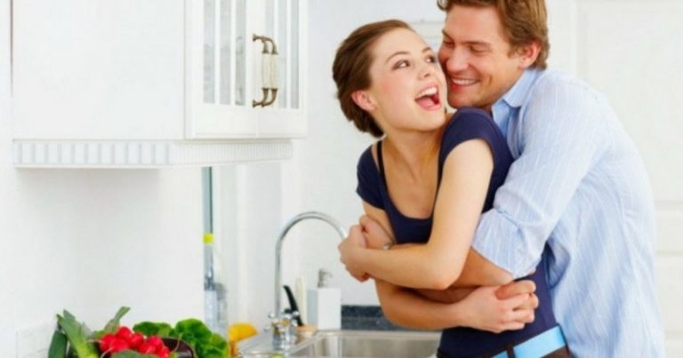 Pelukkan Suami Isteri Bukan Tanda Kasih Sayang Aje. Ketahui Sebab Lain Yang Buat Rasa Nak Peluk Setiap Detik Pasangan!