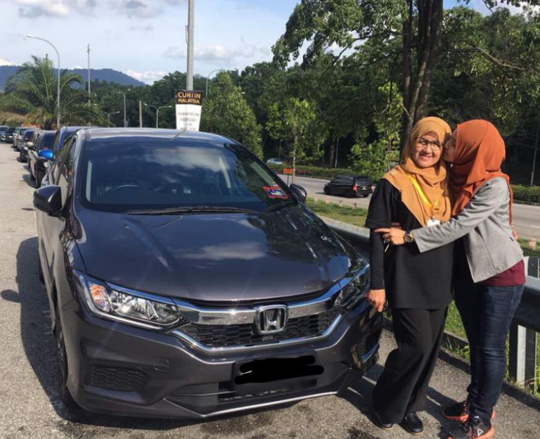 Nak Hadiahkan Ibu Sebuah Kereta, Tak Sangka Angan-angan Jadi Kenyataan!
