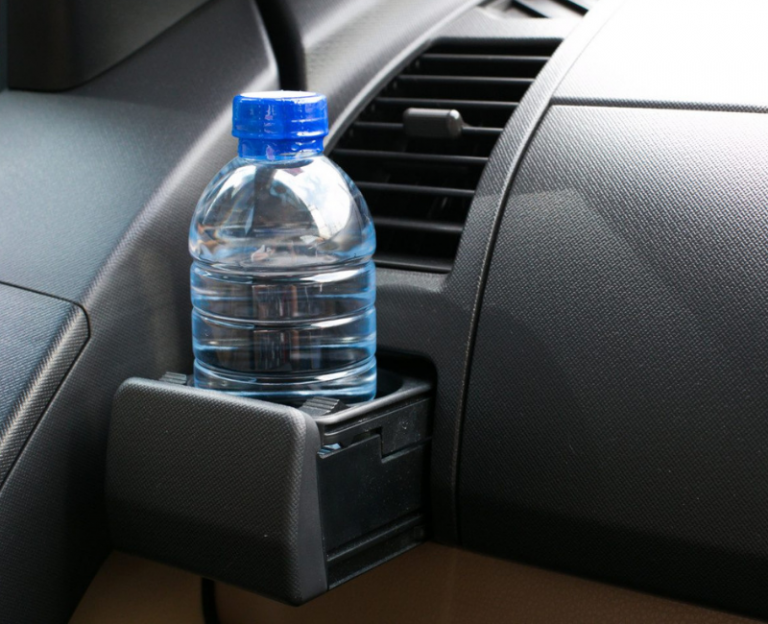 Nampak Air Botol Tertinggal Dalam Kereta, Tolong Buang. Ni Cara Nak Elak Ahli Keluarga Terminum & Menjadi Penyebab Terkena Kanser!