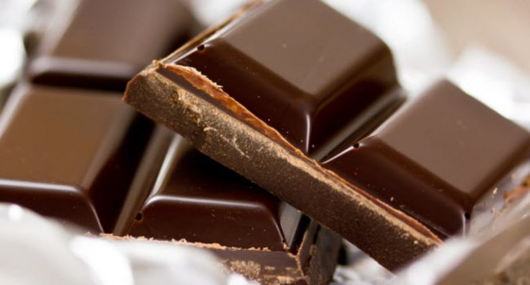Nampak Sedap, Ini Umur Sesuai Untuk Anak Mula Makan Coklat!