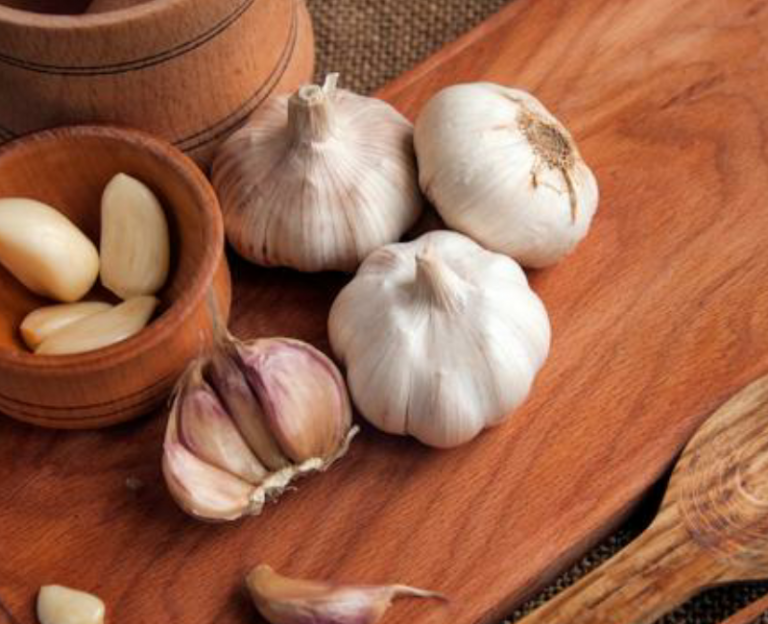 Bawang Putih Yang Diketuk & Dibiarkan 10 Minit, Itu Lagi Banyak Khasiatnya!