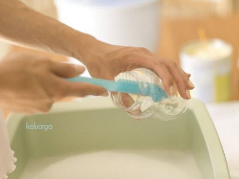 Cara Mudah Nak Bersihkan Celah Botol Yang Berdaki & Berbau Busuk. Tak Perlu Beli Botol Baru!