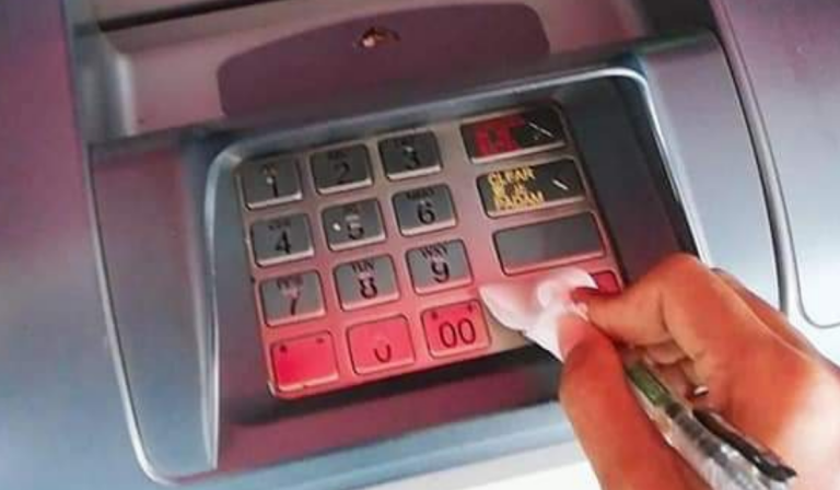 Nak Berurusan Di Mesin ATM, Buat Begini Untuk Elak Terdedah Covid-19!