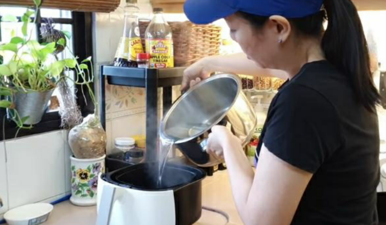 Cara Cuci Air Fryer Lagi Bersih Ikut Pengalaman Ibu Ni. Boleh Follow, Sebab Mudah Sangat!