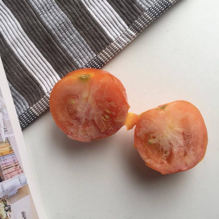 Hanya Guna Tomato Beku, Bantu Hilangkan Jerawat & Parut  