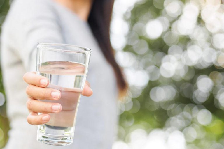Kena Banyak Minum Air Kosong, Nak Elak Cegah Stroke. Ikuti Nasihat Dr Ni.