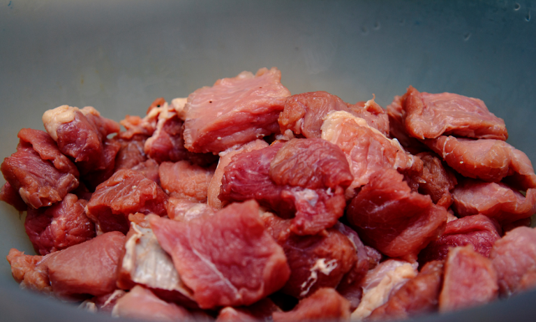 Pantang Makan Daging, Tapi Teringin. Saintis Ni Kongsi Cara Perlu Buat Untuk Kurangkan Risiko!