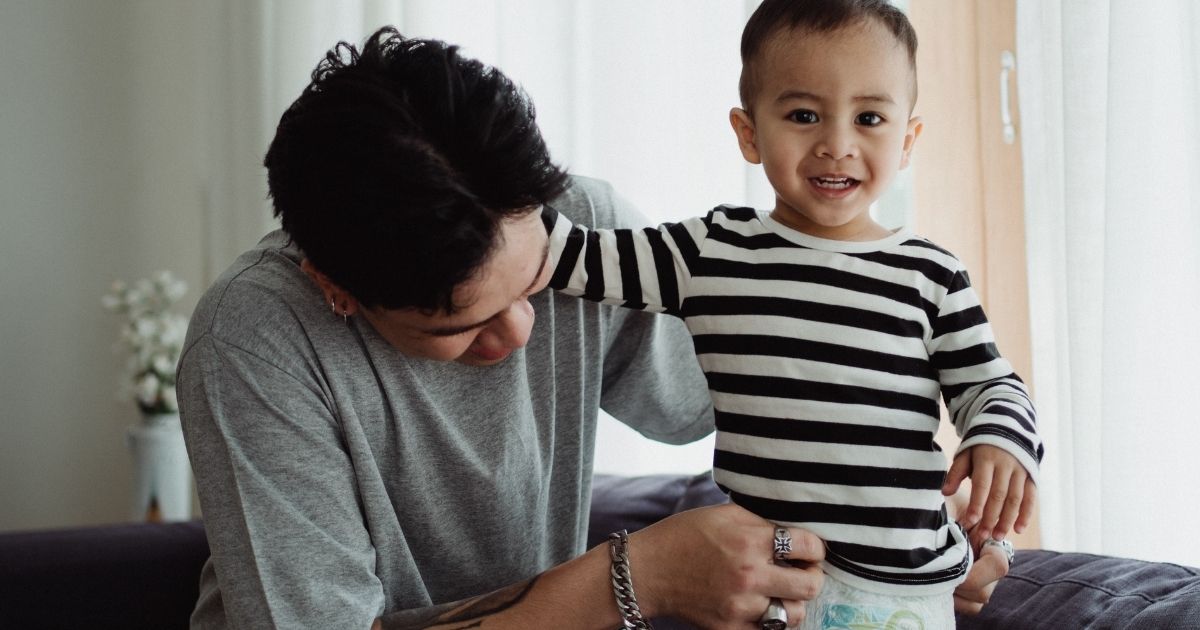 Tak Susah Nak Bantu Isteri, Suami Tolong Urus Anak-Anak Sekejap Pun Dah Lega