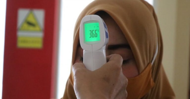 Bila Demam Rupanya Kena Mandi 3 Kali Sehari, Baru Cepat Buang Haba Panas!