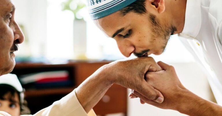 Anak Lelaki Atau Anak Perempuan, Lepas Kahwin Wajib Jaga Ibu Bapa