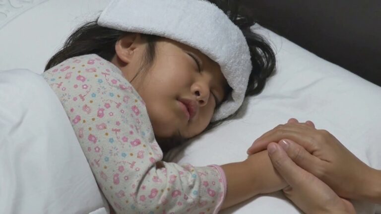Mak Ayah Amalkan Baca Doa Ni Masa Anak Demam, Panas Badan Anak Cepat Reda!