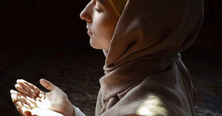 Jangan Pernah Berhenti Doakan Anak Kita Berjaya, Doa Ibu Tiada Hijabnya!