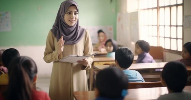 Ibu Bapa Kalau Bimbang Anak Tak Hormat Guru, Boleh Cuba Praktikkan Cara Ini