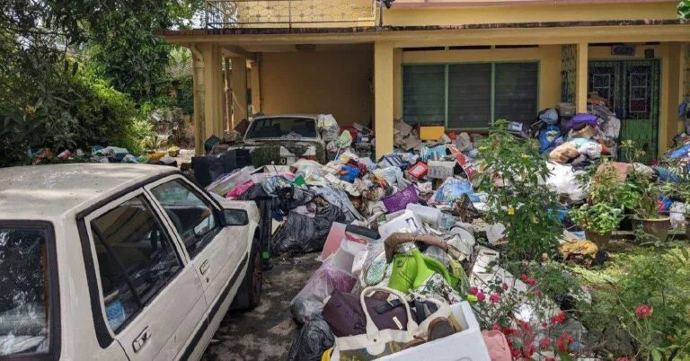 Rumah ‘Tenggelam’ Dengan Timbunan Sampah Sarap, APM Terpaksa Dipanggil Keluarkan Warga Emas