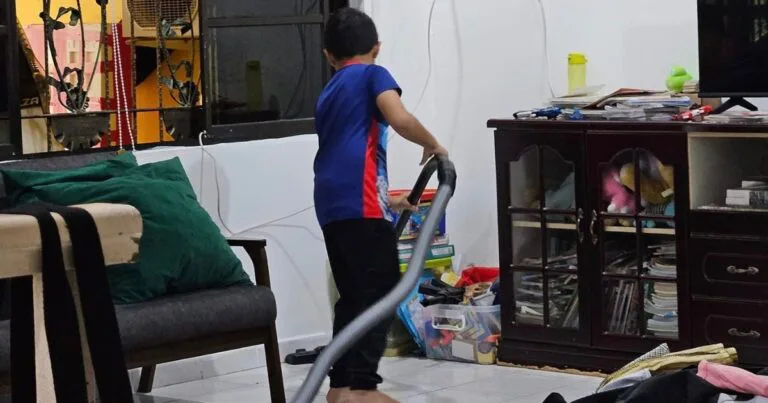 Ibu Ni Kongsi Tip Ajar Anak Ringan Tulang Buat Kerja Rumah, Lega Hati Mak Ayah!