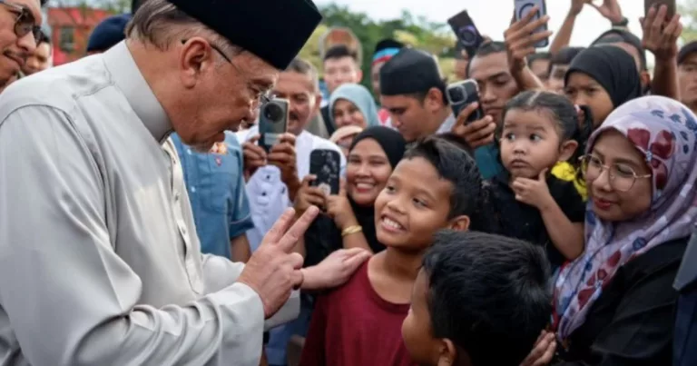 Mengadu Tandas Sekolah Rosak, Kanak-Kanak Lelaki Ni Dapat Perhatian Ramai. “Hebat Dik”