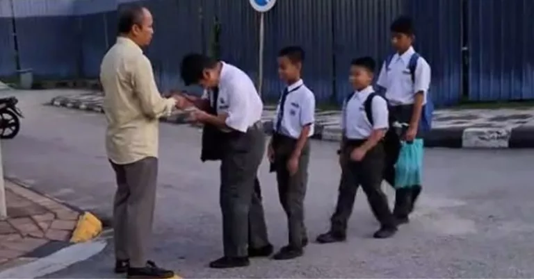 Pengetua Keluar Rumah Pukul 5.30 Pagi Sambut Pelajar Datang Sekolah