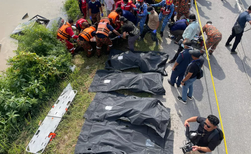 Enam Beranak Yang Hilang Sejak Sabtu Ditemukan Lemas, Kereta Tenggelam Di Sungai Korok
