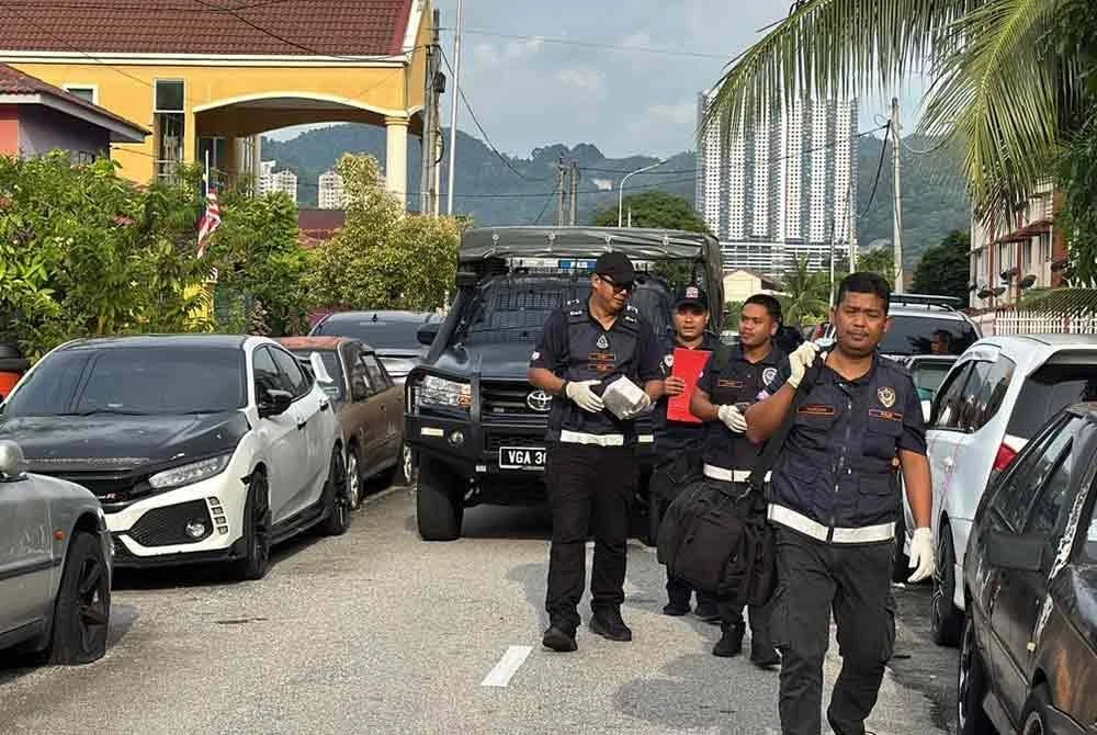 Guru Wanita Menjerit, Ibu Terkejut Lihat Menantu K*lar Leher Guna Pisau Dapur