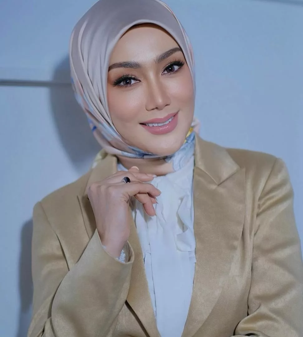 Erra Fazira ‘Luluskan’ Telefon Bimbit Untuk Anak, Tapi Ada Syarat Khas