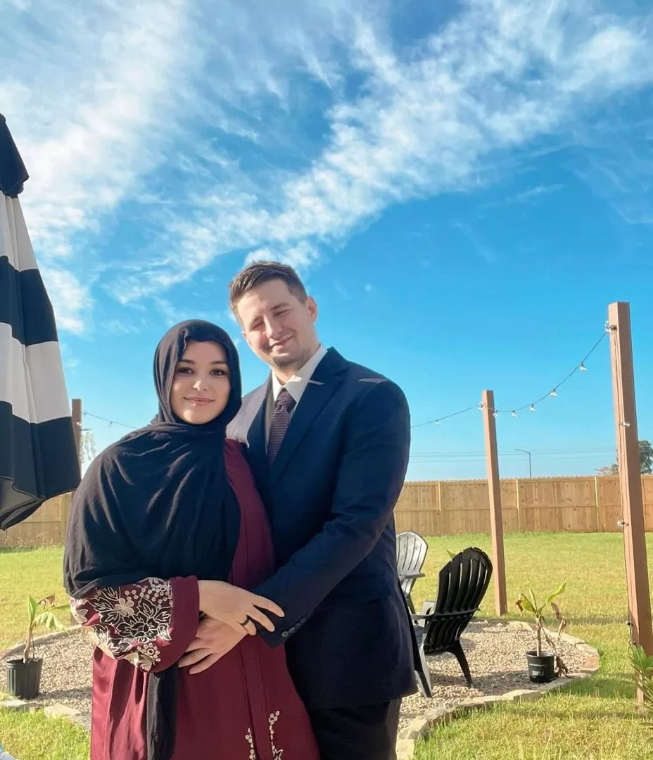 Sarah Hildebrand Timang Anak Sulung, Kongsi Detik Indah Di Instagram