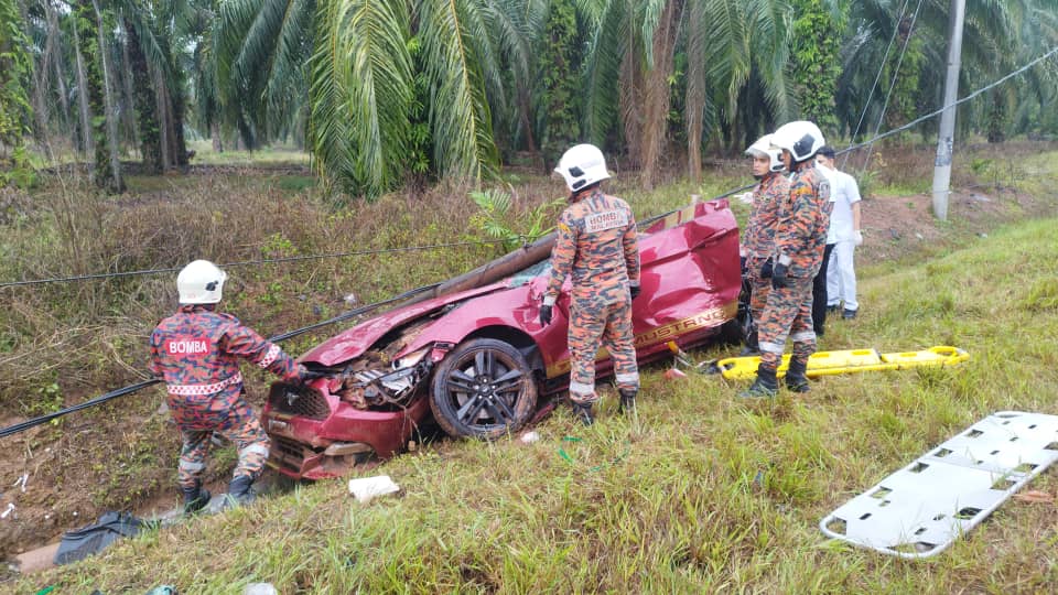 Suami Isteri Maut Ford Mustang Terbabas Di Jalan Segamat-Kuantan Selamat Dikebumikan Dalam Satu Liang Lahad
