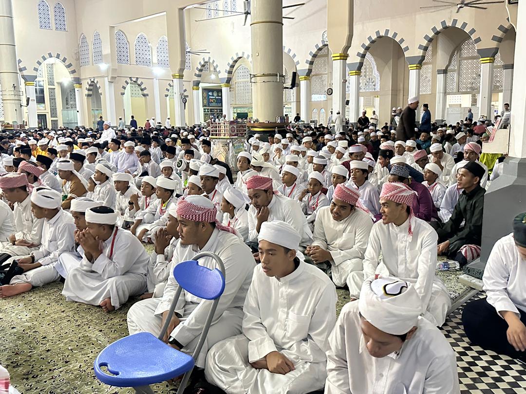 Solat Hajat Untuk Zara Qairina, Masjid Bandaraya Kota Kinabalu Dihadiri Ribuan Jemaah