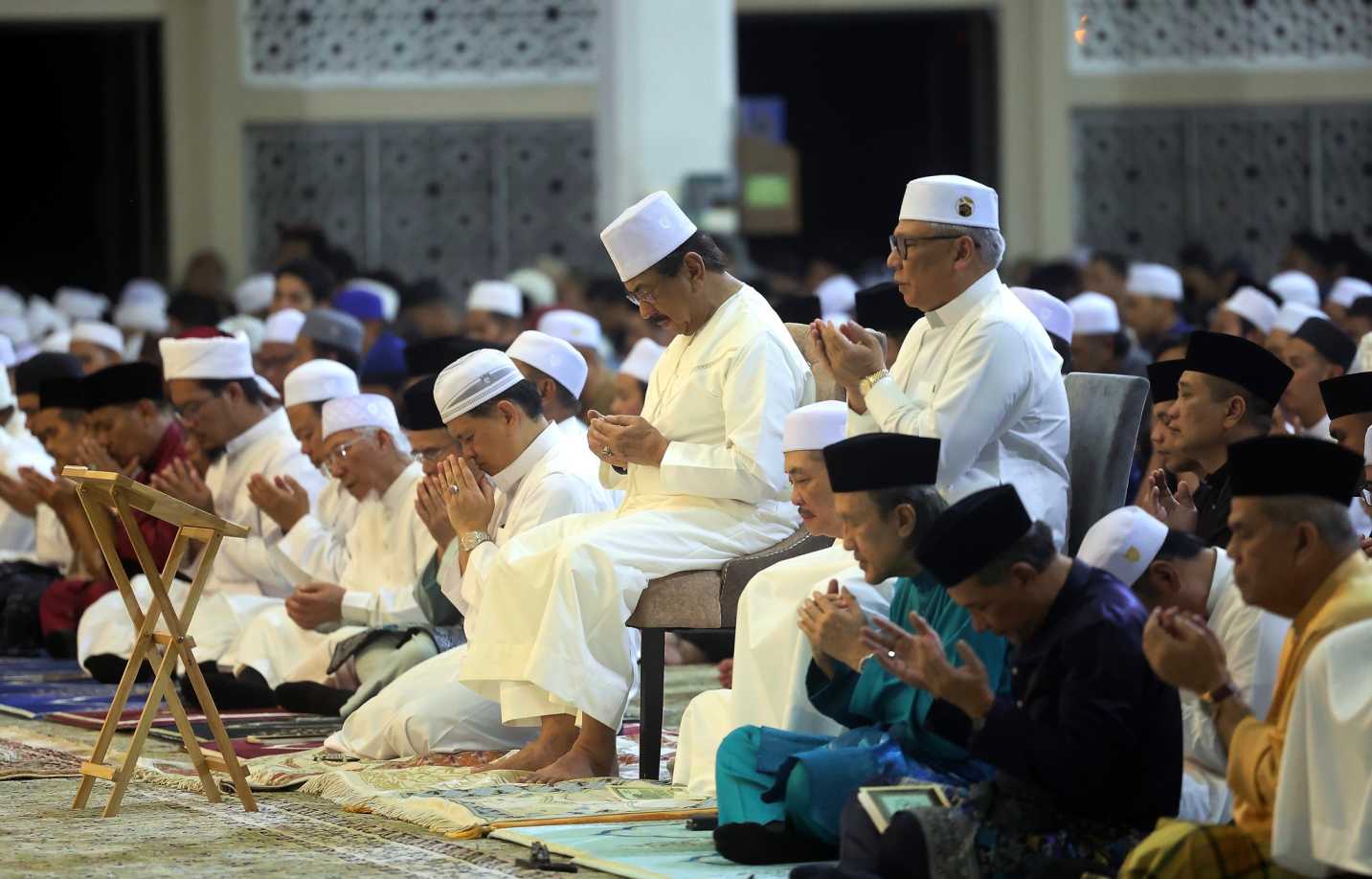 Solat Hajat Untuk Zara Qairina, Masjid Bandaraya Kota Kinabalu Dihadiri Ribuan Jemaah