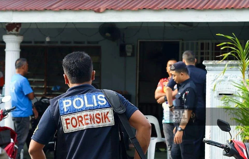 Guru Wanita Menjerit, Ibu Terkejut Lihat Menantu K*lar Leher Guna Pisau Dapur