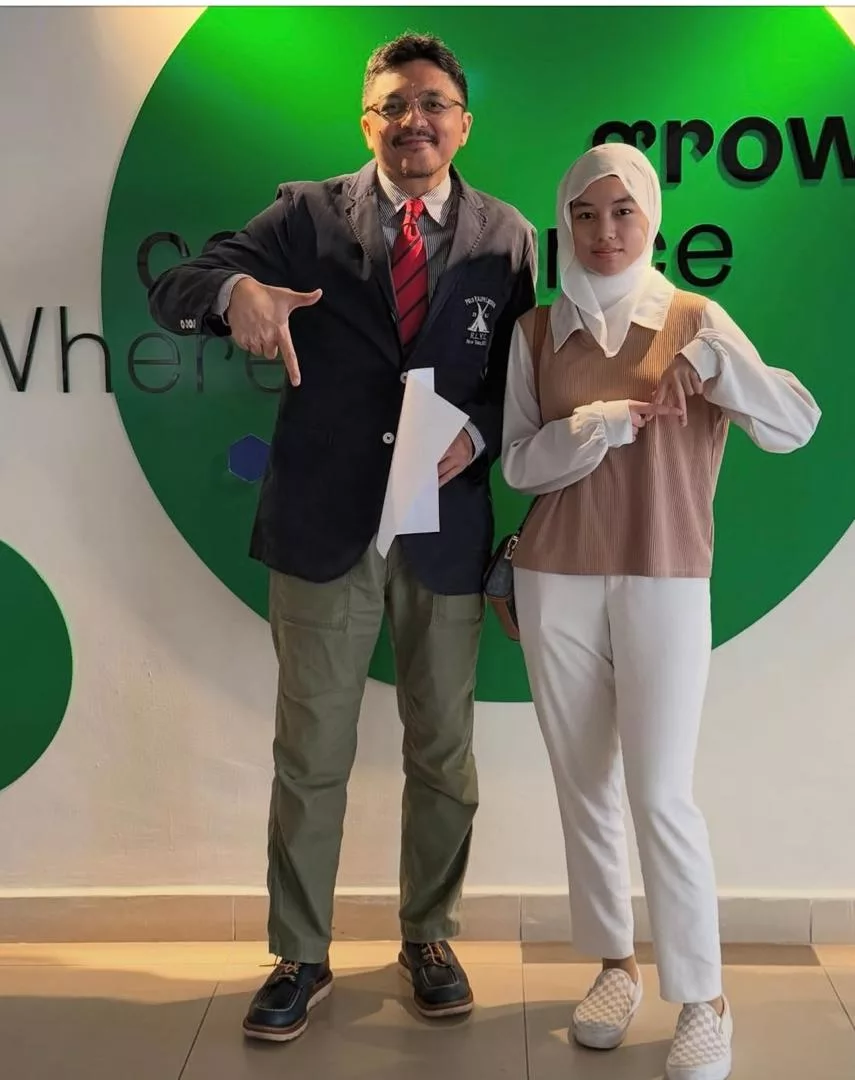 Engku Emran Terharu Aleesya Cemerlang IGCSE -“Tahniah 7A Anak Ayah, 11 Tahun Teman Ulang Kaji & Kelas Tambahan”