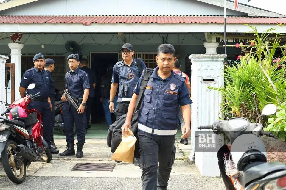 Guru Wanita Menjerit, Ibu Terkejut Lihat Menantu K*lar Leher Guna Pisau Dapur